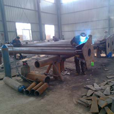 路碩生產(chǎn) 交通標志設(shè)施的綜合解決方案